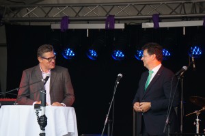Bürgermeister Jörg Singer (l) mit Wirtschaftsminister Reinhard Meyer (r).
